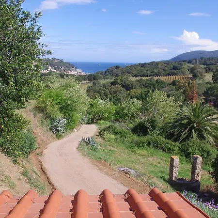 Agriturismo Del Monte Bauernhof
